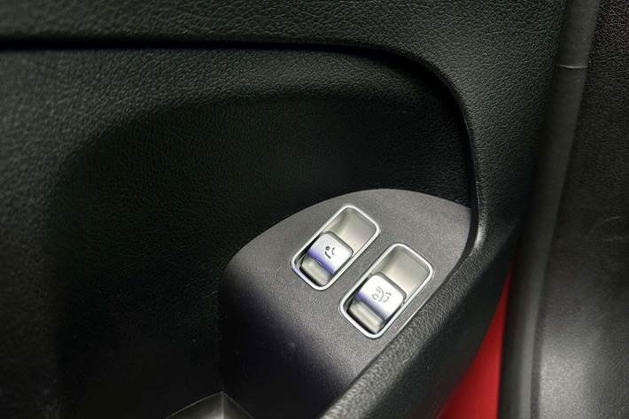 Rød Mercedes GLE300 d fra 2020