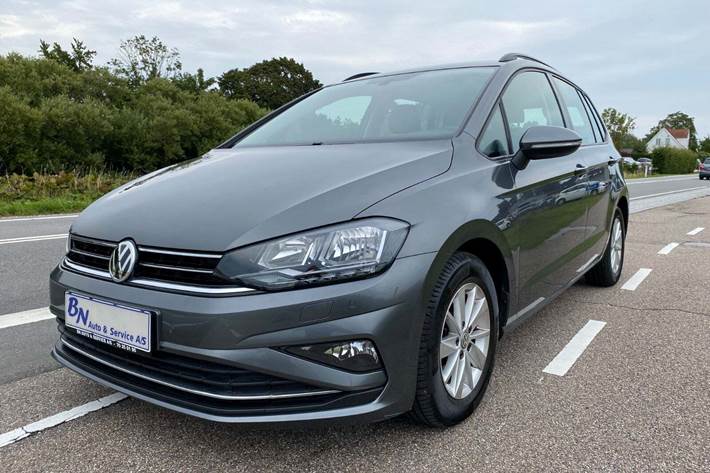 undefined VW Golf Sportsvan fra 2018 set udefra