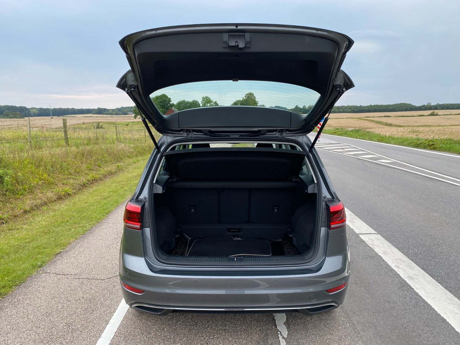 undefined VW Golf Sportsvan fra 2018 set udefra