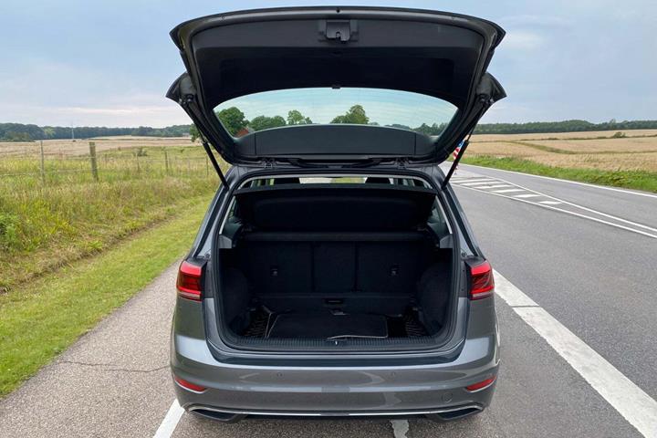 undefined VW Golf Sportsvan fra 2018 set udefra