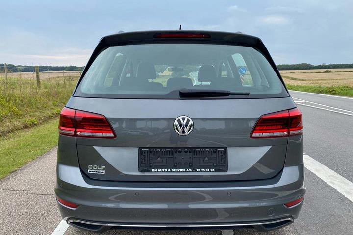 undefined VW Golf Sportsvan fra 2018 set udefra