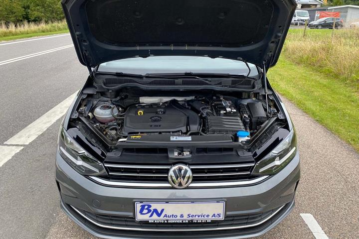 undefined VW Golf Sportsvan fra 2018 set udefra