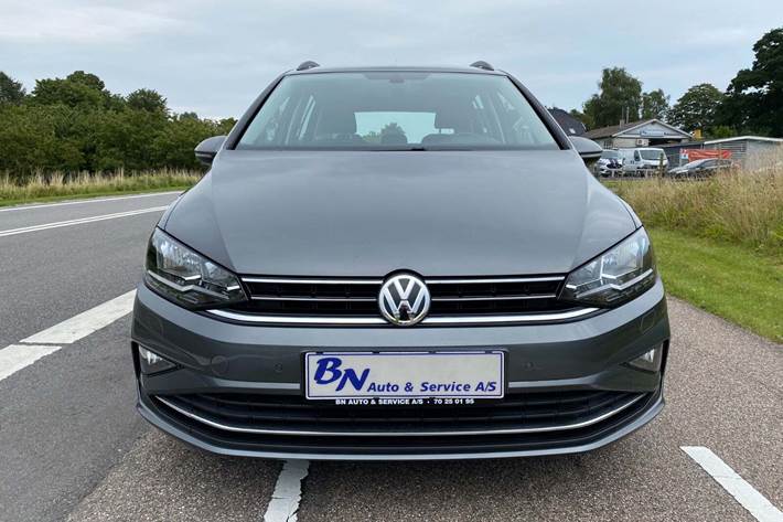 undefined VW Golf Sportsvan fra 2018 set udefra