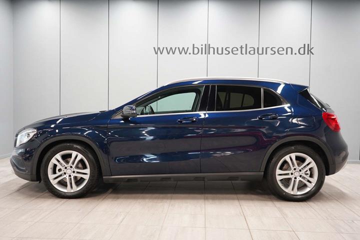 Blå Mercedes GLA200 fra 2016