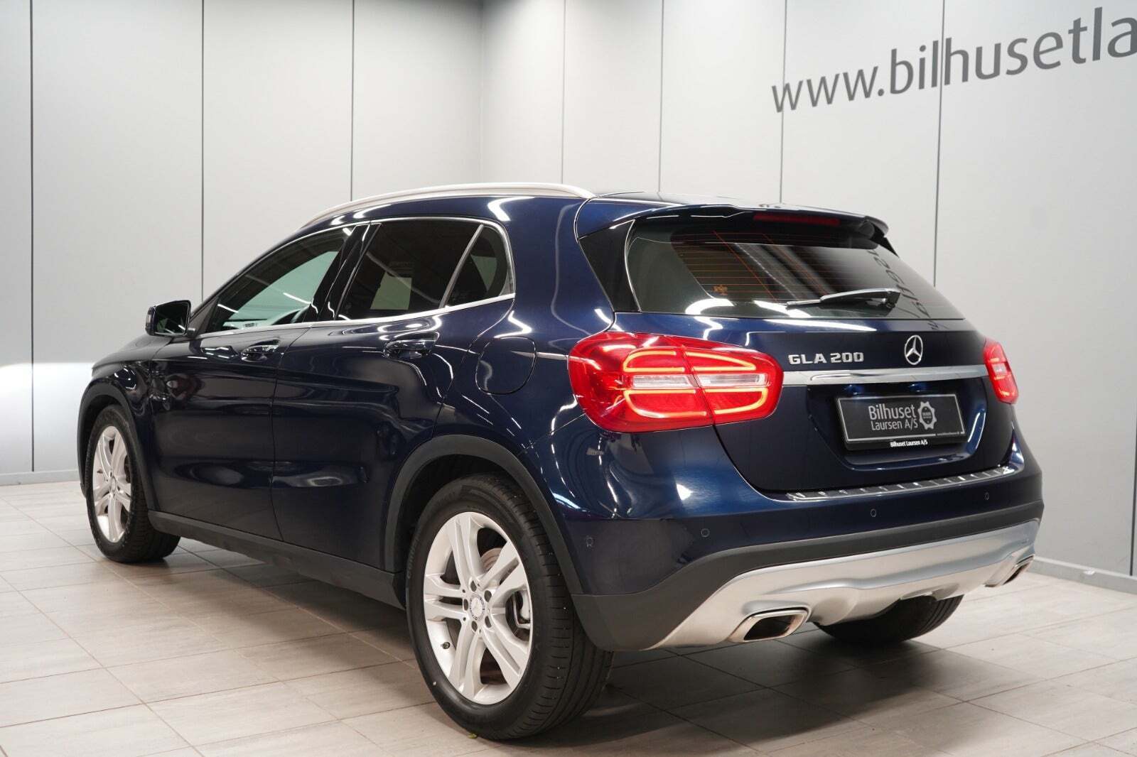 Blå Mercedes GLA200 fra 2016