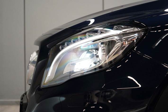 Blå Mercedes GLA200 fra 2016