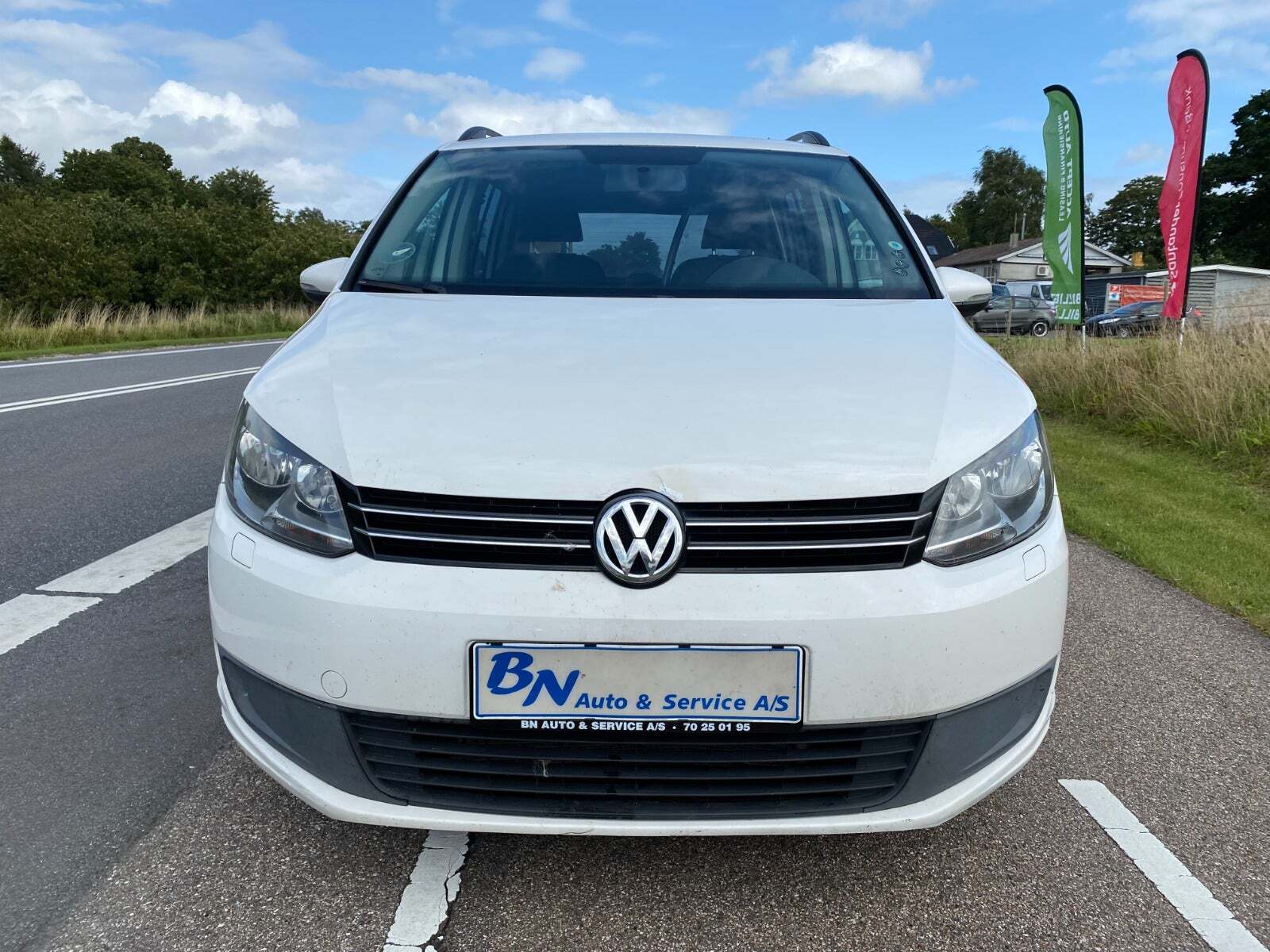 Hvid VW Touran fra 2012