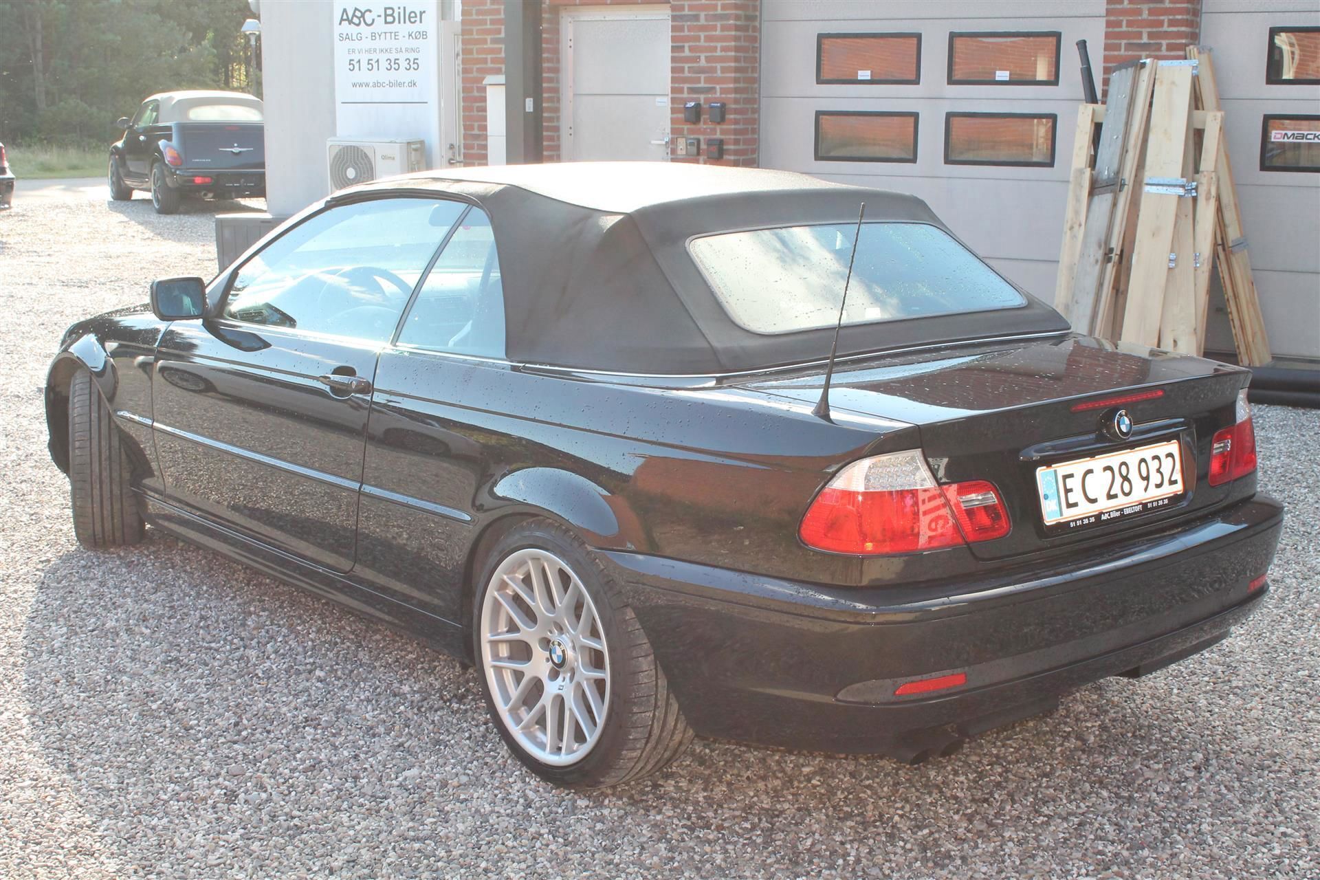 Sort BMW 320Ci fra 2004
