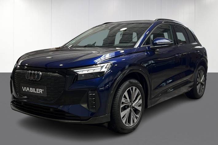 Blå Audi Q4 fra 2025 set udefra