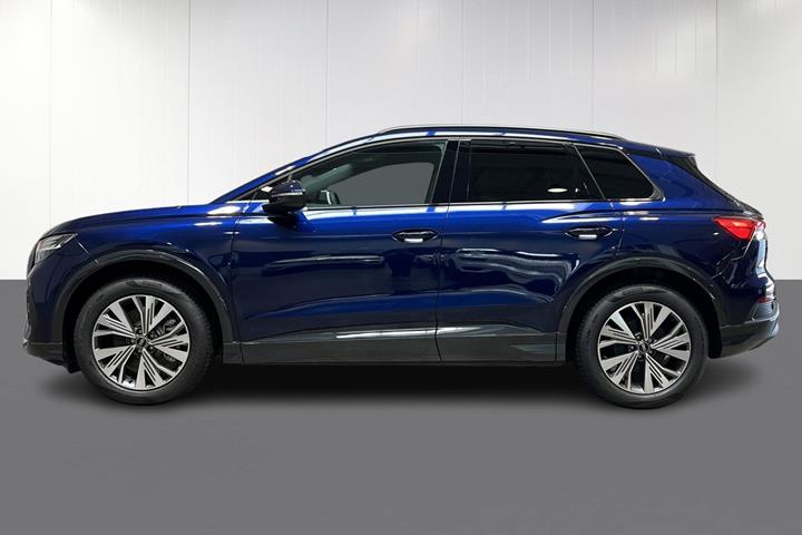 Blå Audi Q4 fra 2025