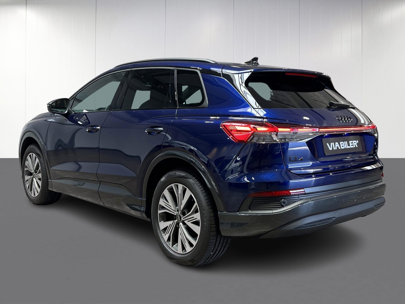 Blå Audi Q4 fra 2025