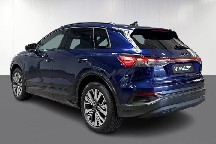 Blå Audi Q4 fra 2025