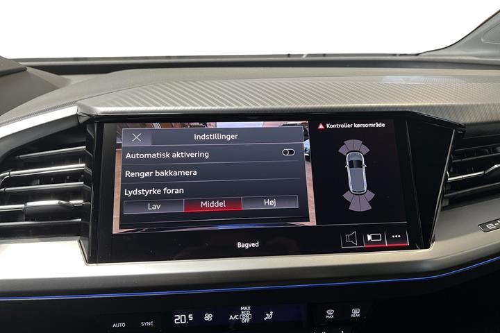 Blå Audi Q4 fra 2025 set indefra