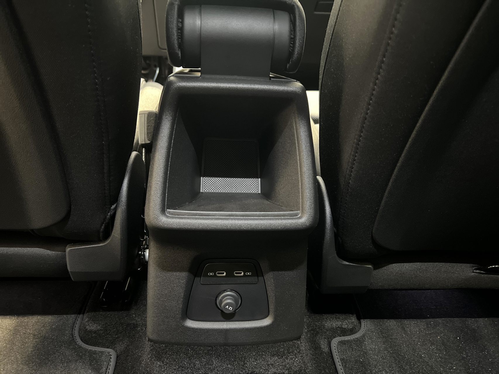 Blå Audi Q4 fra 2025