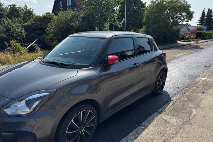 Grå Suzuki Swift fra 2020