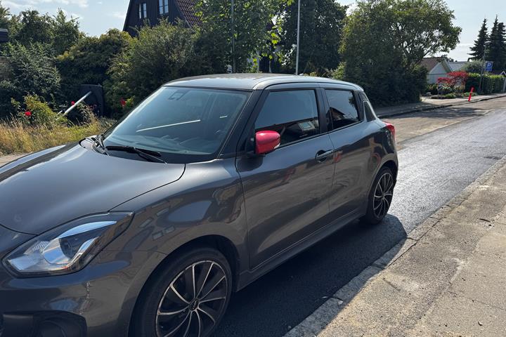 Grå Suzuki Swift fra 2020