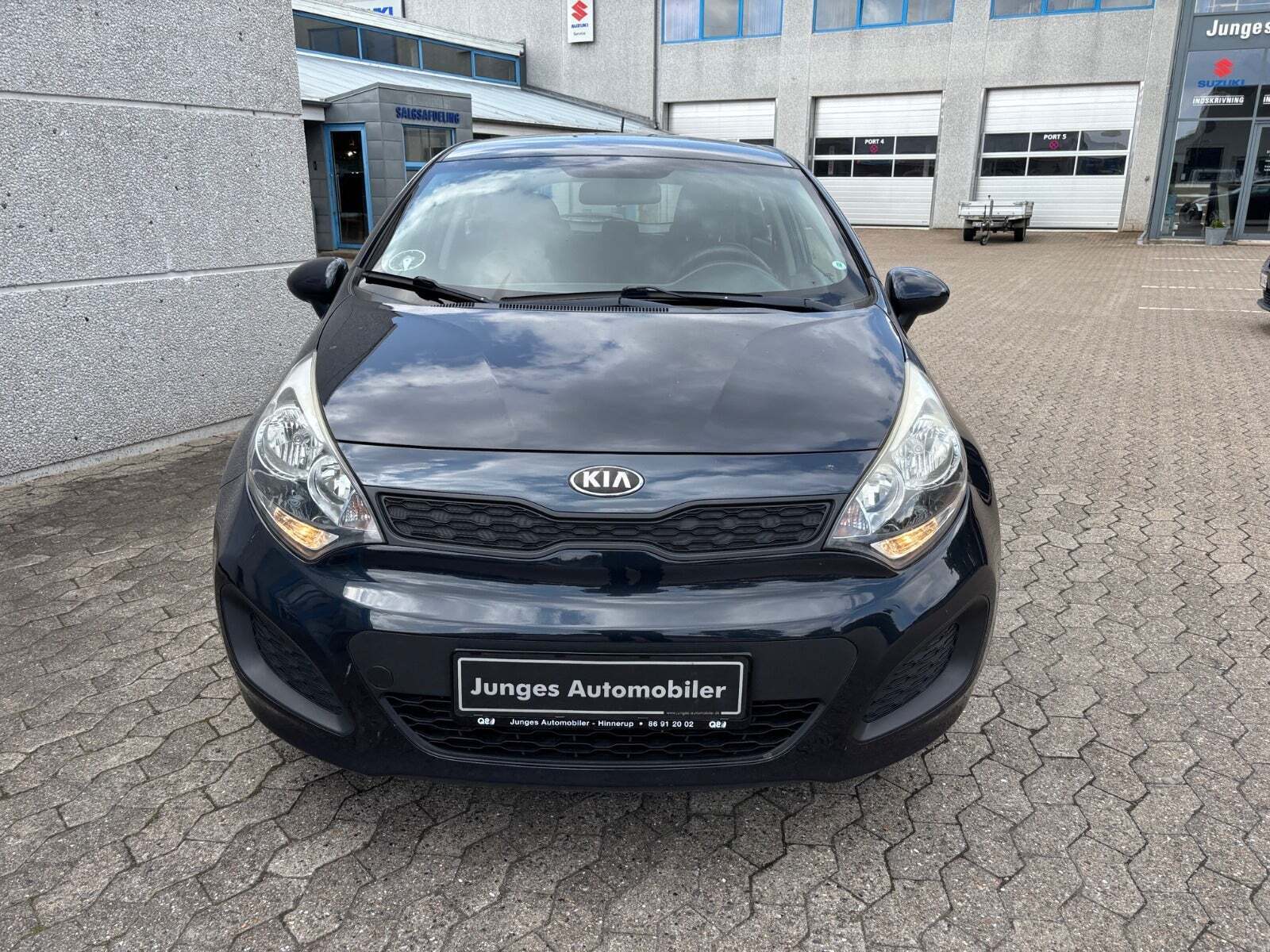 Blå Kia Rio fra 2013
