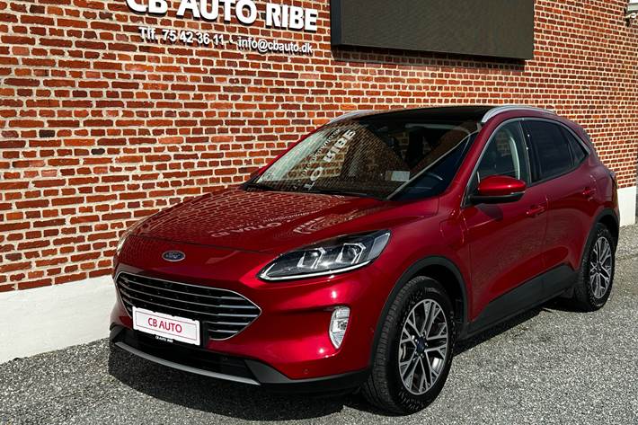 Rød Ford Kuga fra 2021 set udefra