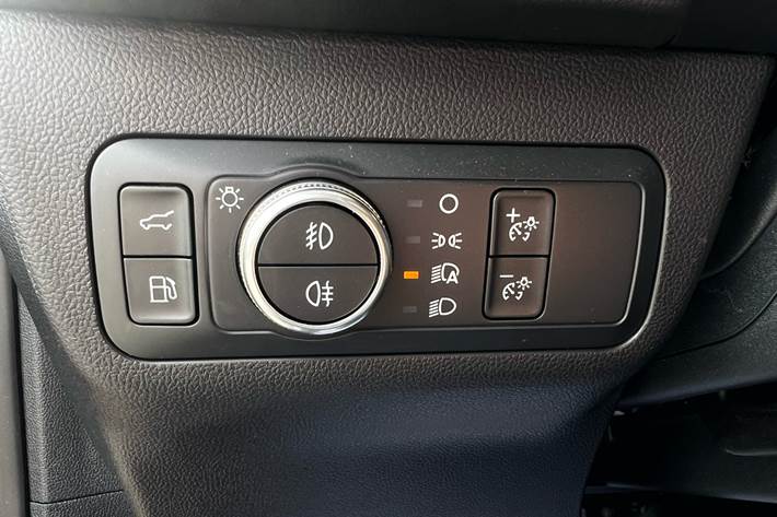 Rød Ford Kuga fra 2021