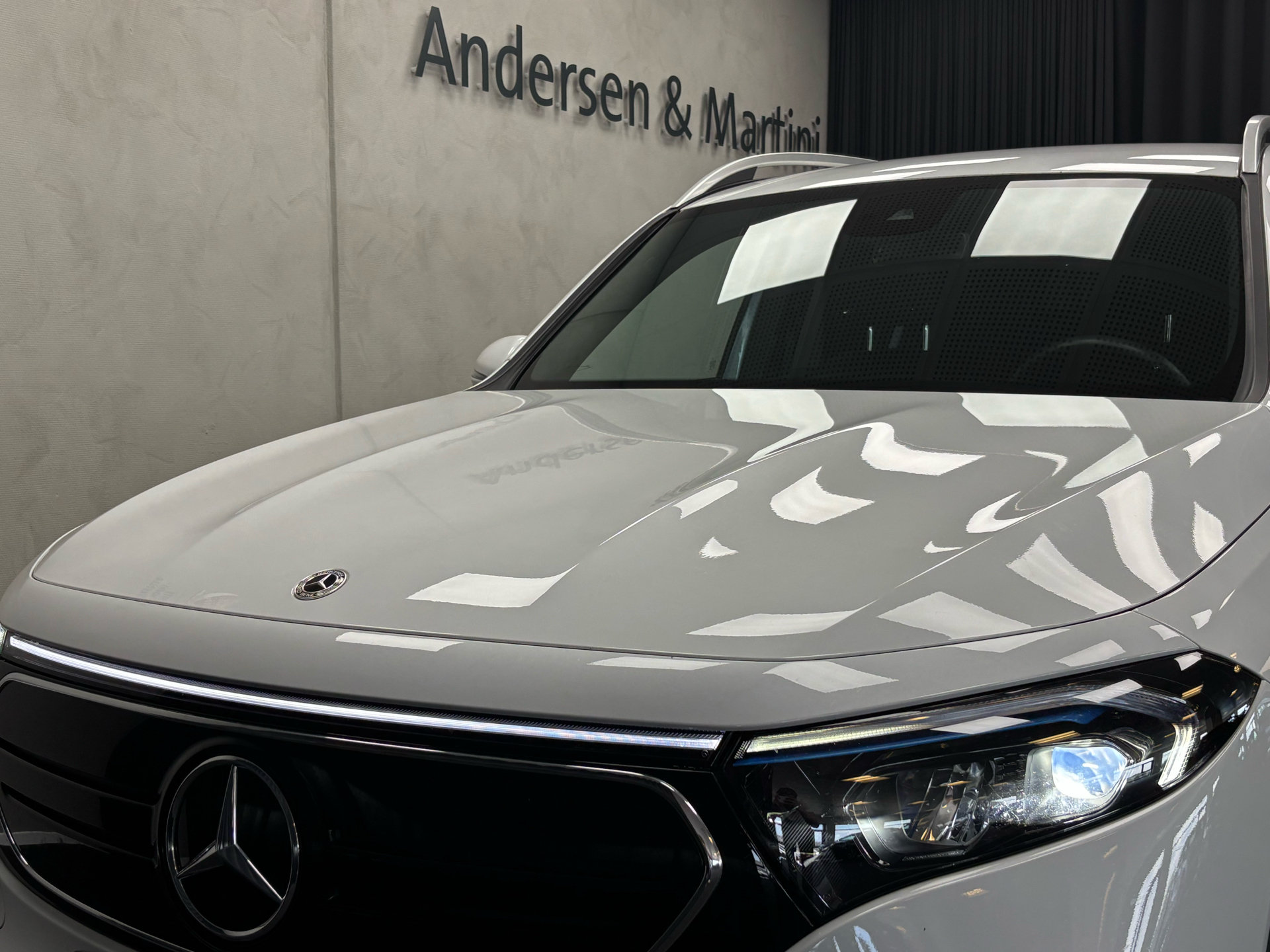 Hvid Mercedes EQB 250 fra 2022