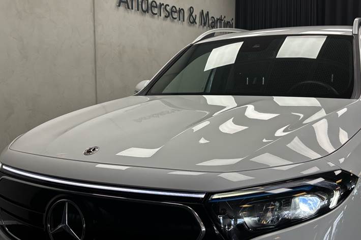 Hvid Mercedes EQB 250 fra 2022