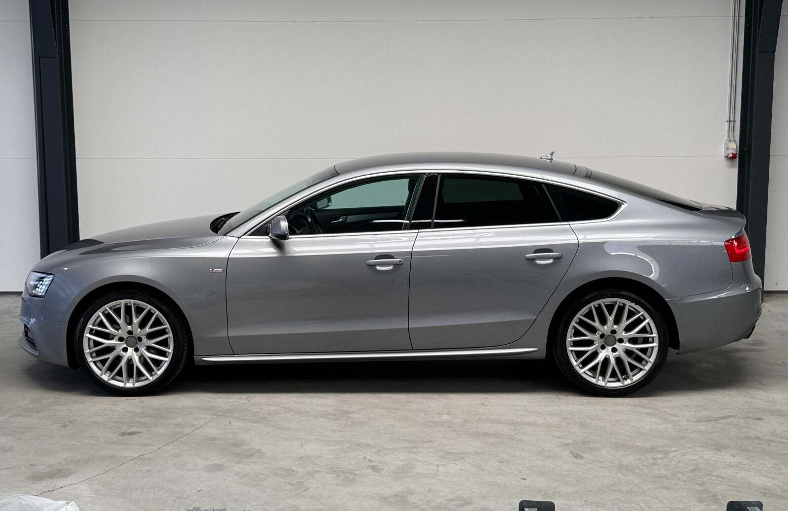 Grå Audi A5 fra 2016