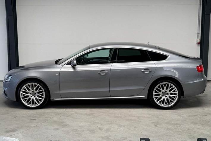 Grå Audi A5 fra 2016