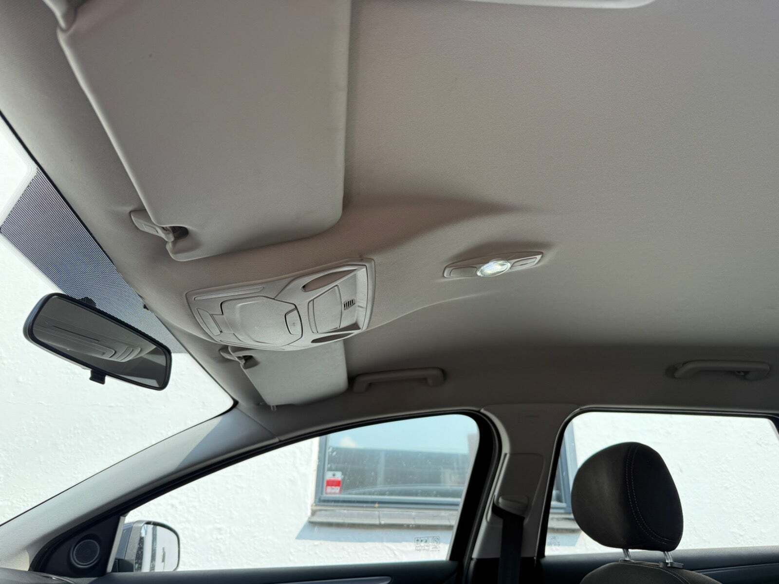 Grå Ford Mondeo fra 2011