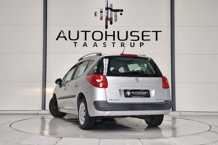Sølv Peugeot 207 fra 2009