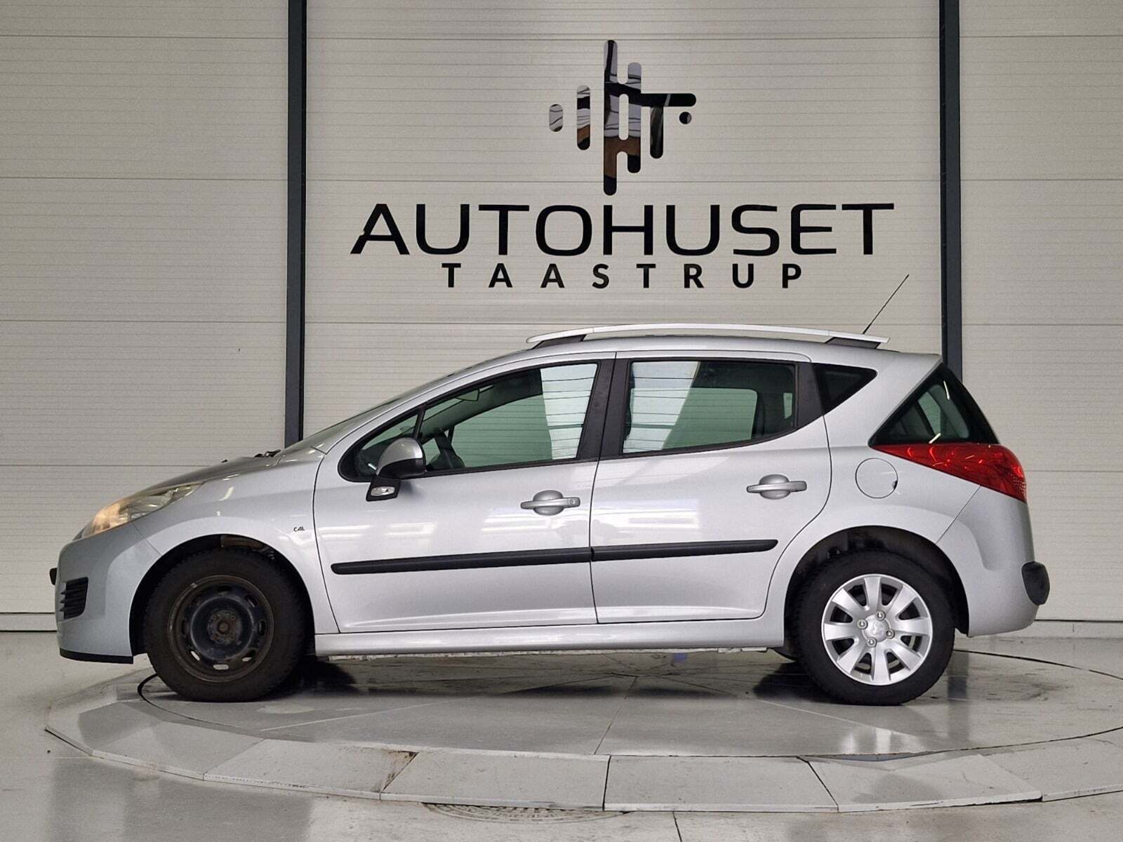 Sølv Peugeot 207 fra 2009