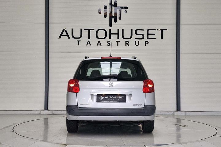 Sølv Peugeot 207 fra 2009