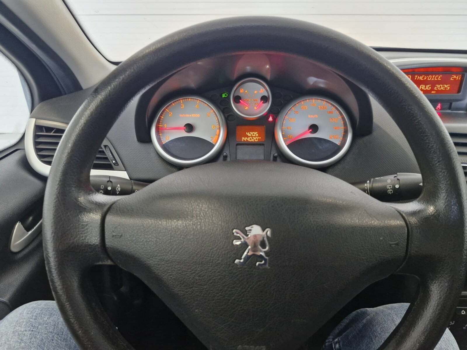 Sølv Peugeot 207 fra 2009