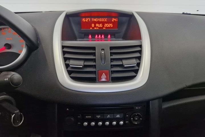 Sølv Peugeot 207 fra 2009