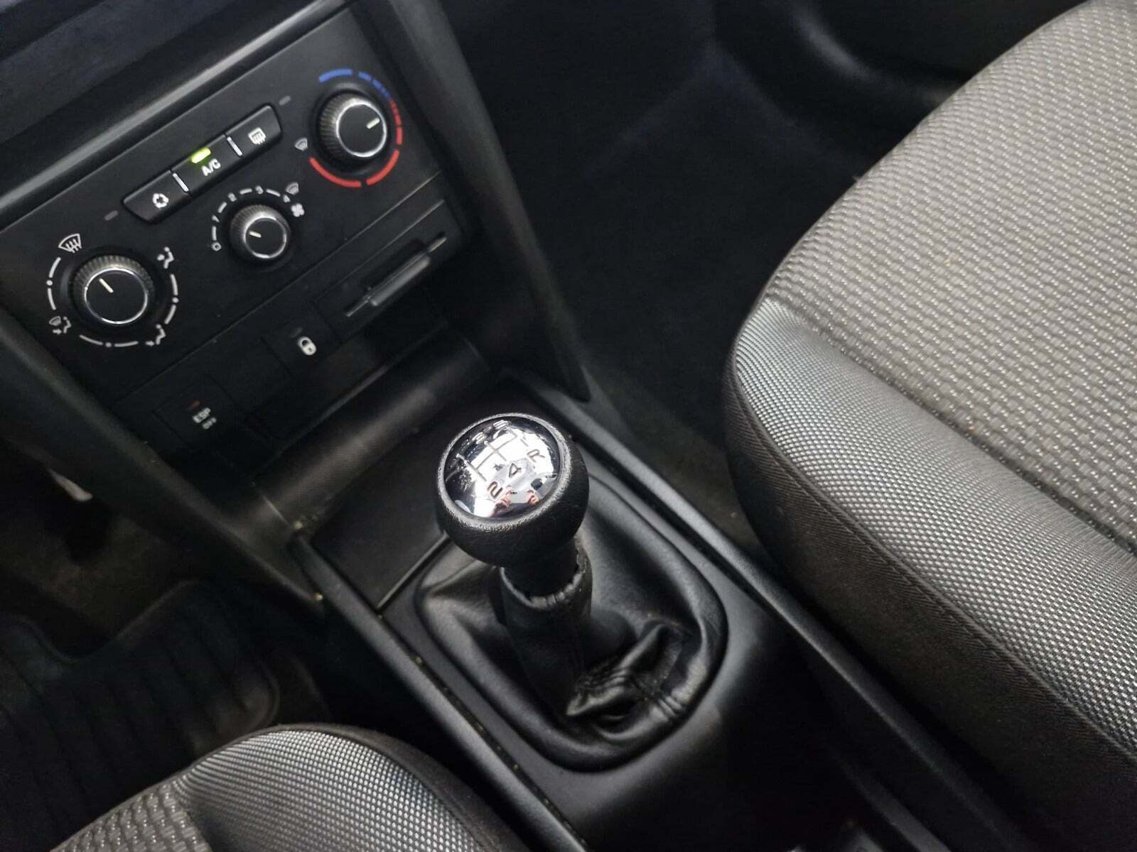 Sølv Peugeot 207 fra 2009