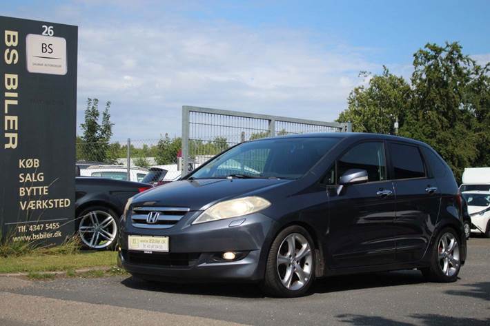 Grå Honda FR-V fra 2006 set udefra