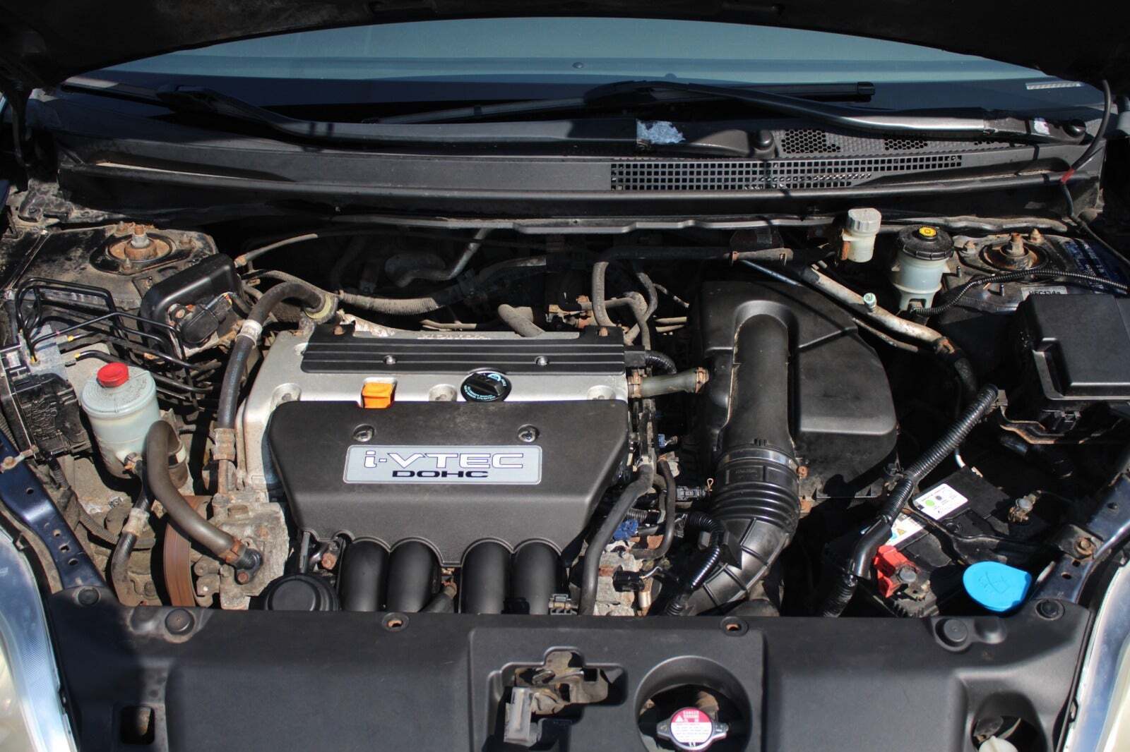 Grå Honda FR-V fra 2006 set udefra