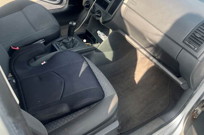 Grå VW Polo fra 2002