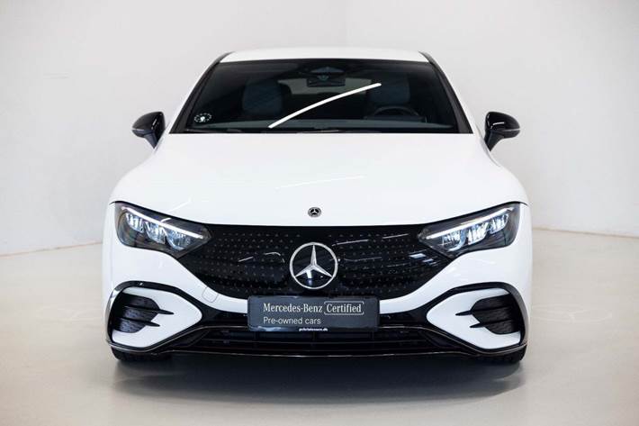 Hvid Mercedes EQE350 fra 2024
