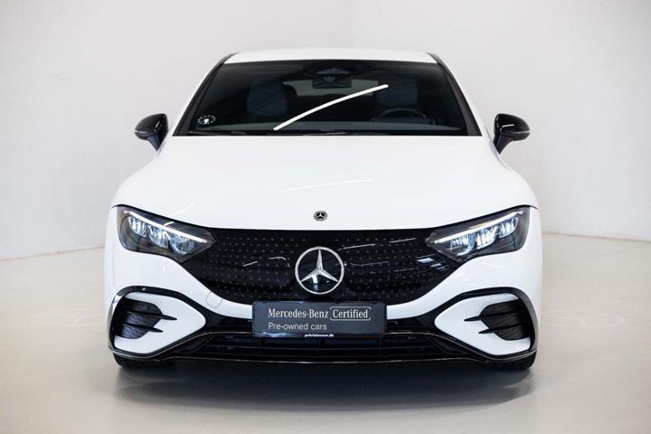 Hvid Mercedes EQE350 fra 2024