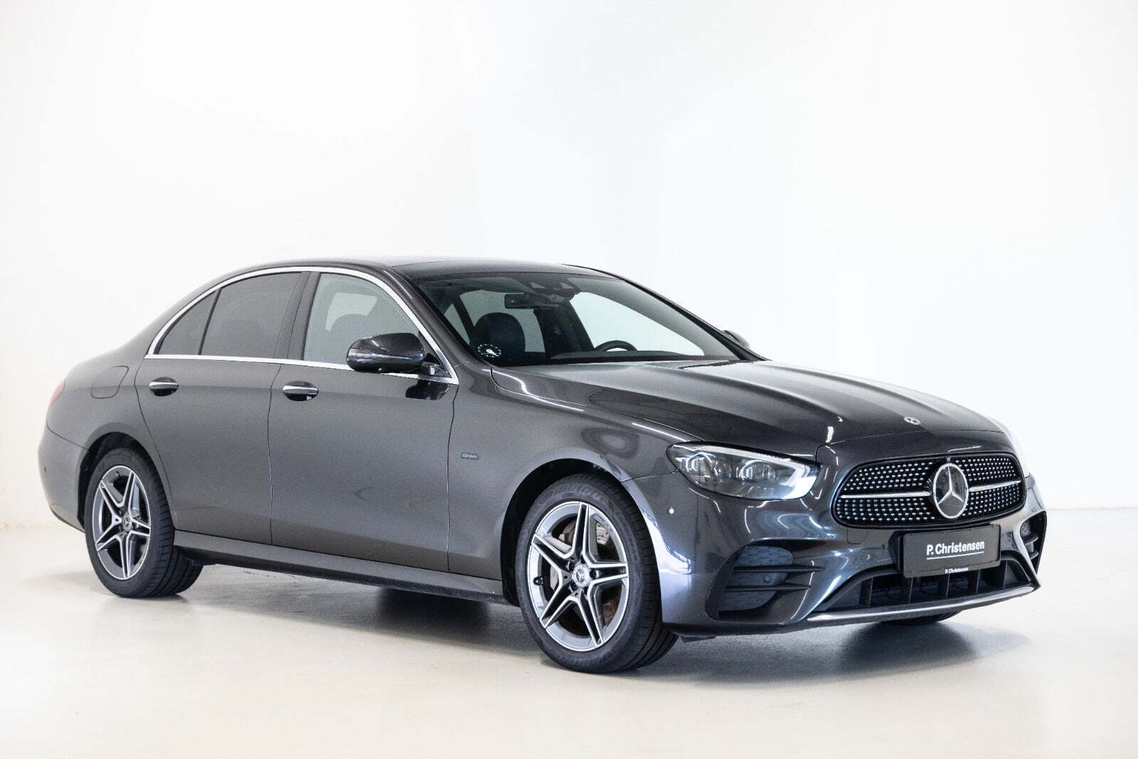 Grå Mercedes E300 de fra 2021