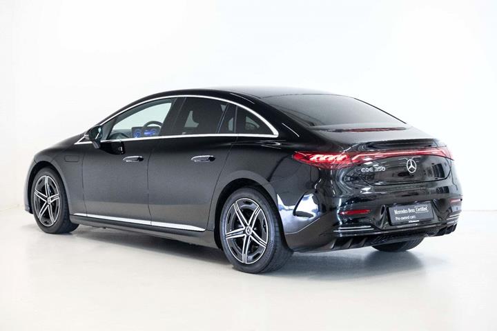 Sort Mercedes EQE350 fra 2024