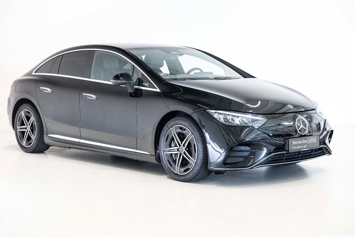 Sort Mercedes EQE350 fra 2024