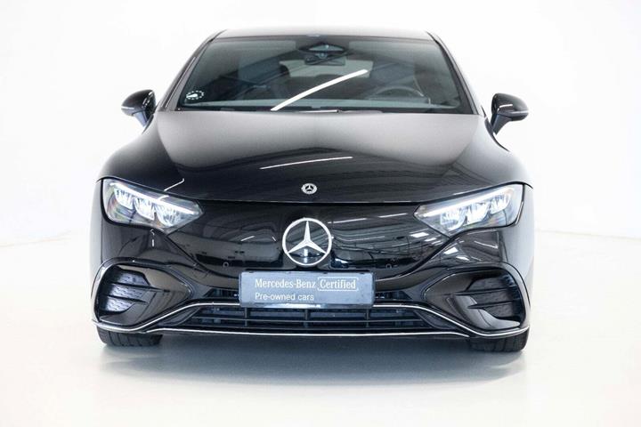 Sort Mercedes EQE350 fra 2024