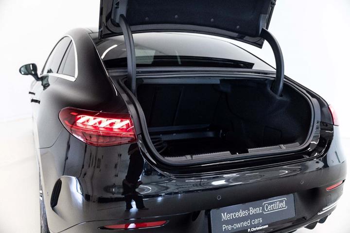 Sort Mercedes EQE350 fra 2024