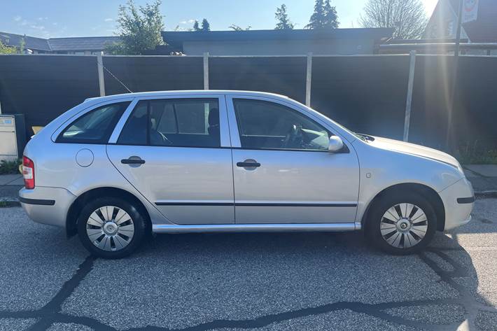 Sølv Skoda Fabia fra 2006