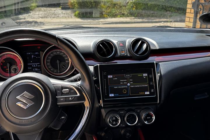 Grå Suzuki Swift fra 2020