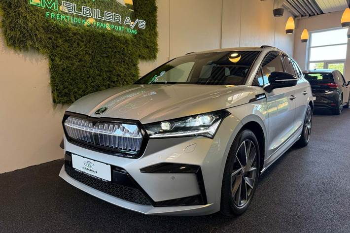 Sølv Skoda Enyaq fra 2022 set udefra