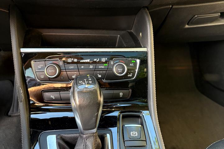 Sort BMW 2-Serie fra 2016