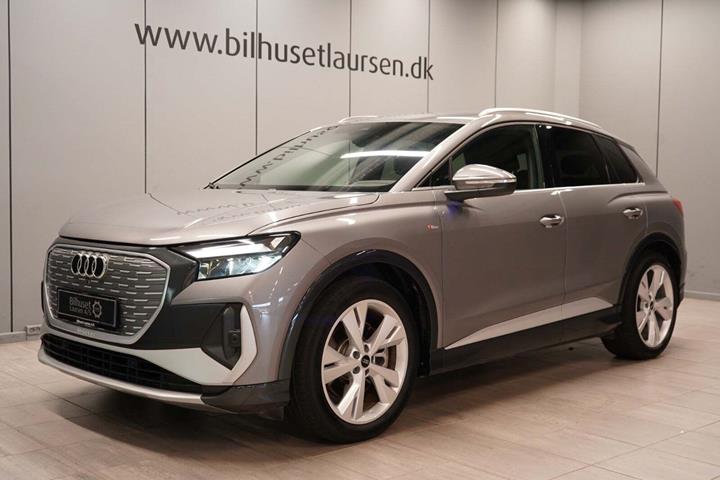 Grå Audi Q4 e-tron fra 2024 set udefra