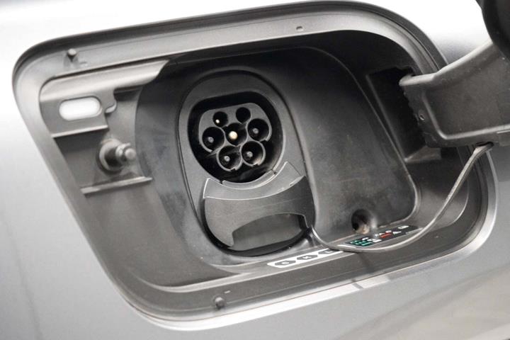 Grå Audi Q4 e-tron fra 2024